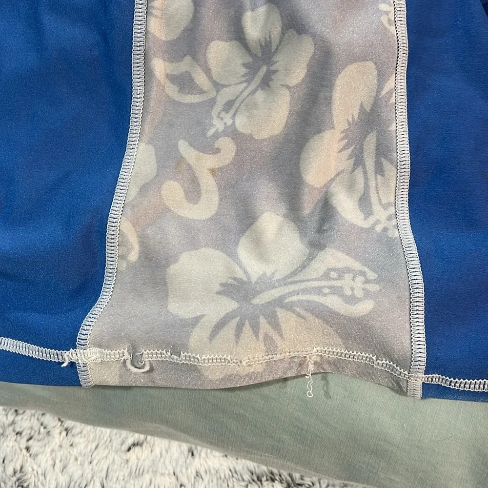 Tribal Surf Rash-Guard Top - Picture 4 of 4